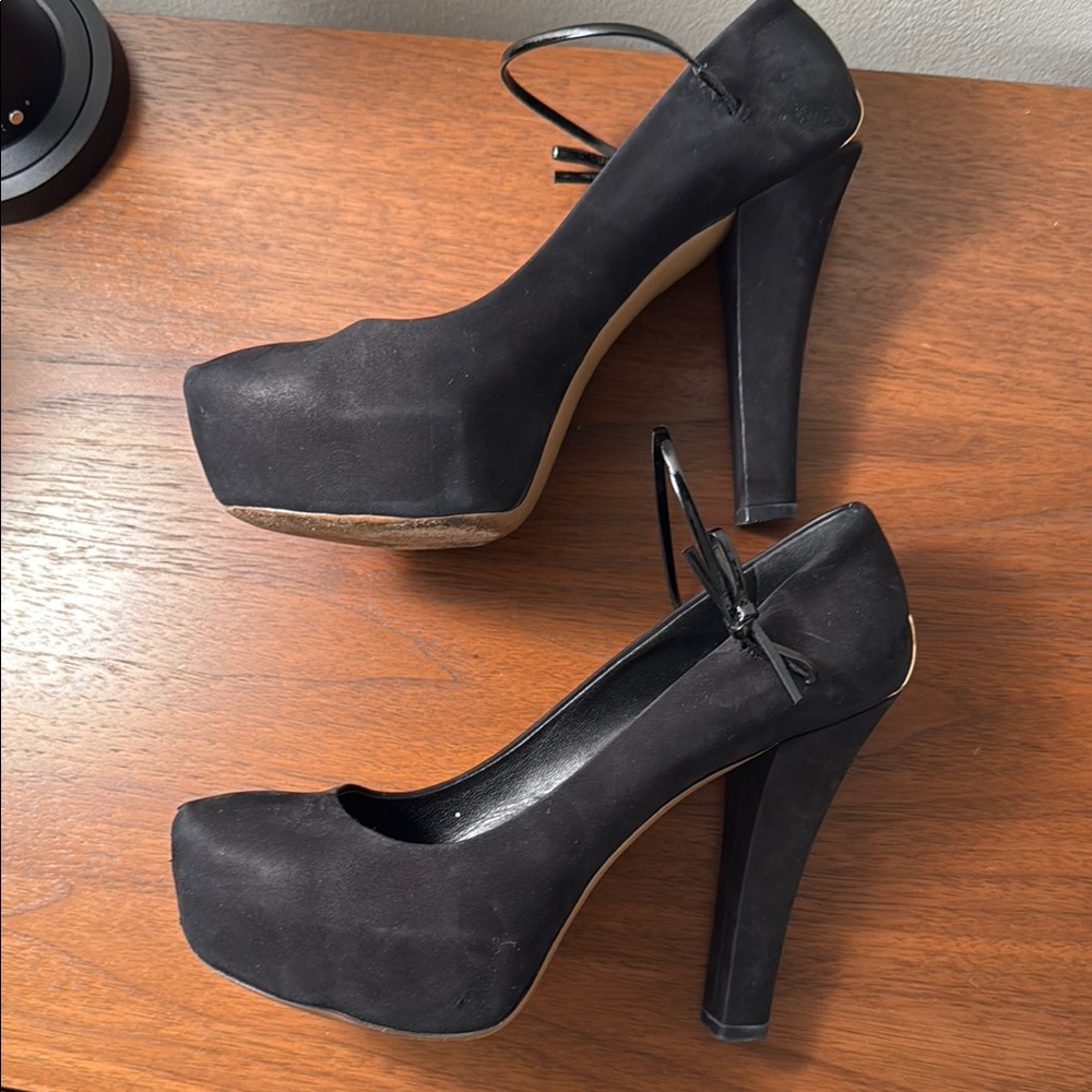 Louis Vuitton Black Heels with Platform and Rounded Toe - Picture 6 of 7